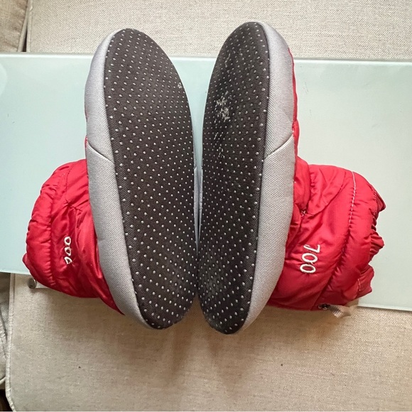 The North Face down slippers size 7-9 - Picture 4 of 7